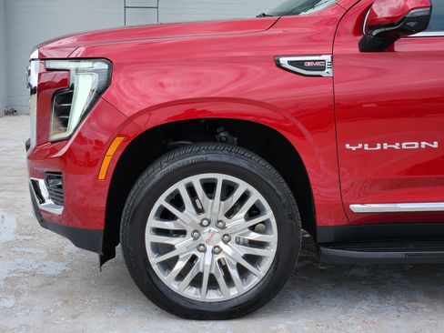 Used 2025 GMC Yukon XL Elevation AWD/4WD image 9