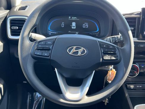 Certified 2025 Hyundai Venue SE FWD image 20