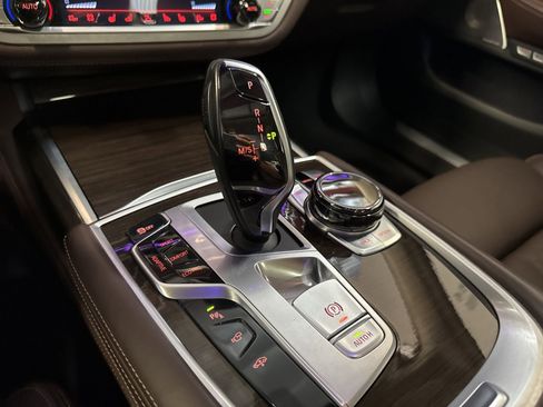 Used 2018 BMW 750i RWD image 40