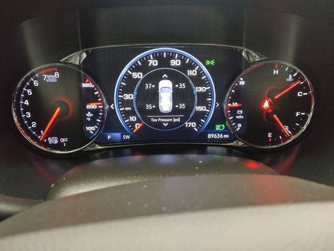 Used 2021 GMC Acadia Denali w/ Denali Technology Package FWD image 23