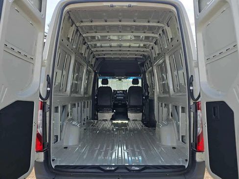Used 2026 Mercedes-Benz Sprinter 2500 image 21