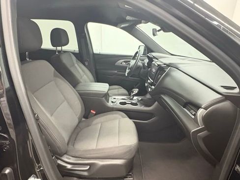 Used 2022 Chevrolet Traverse LT image 32