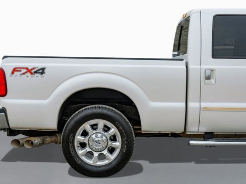 Used 2016 Ford F250 Lariat w/ Lariat Interior Package image 5