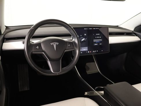 Used 2019 Tesla Model 3 image 2