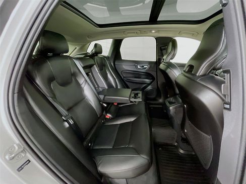 Used 2024 Volvo XC60 B5 Core image 30