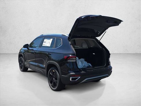 New 2026 Volkswagen Taos SE FWD image 3