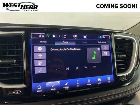 Used 2023 Chrysler Pacifica Limited FWD image 29