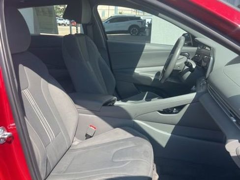 Used 2025 Hyundai Elantra SEL FWD image 17