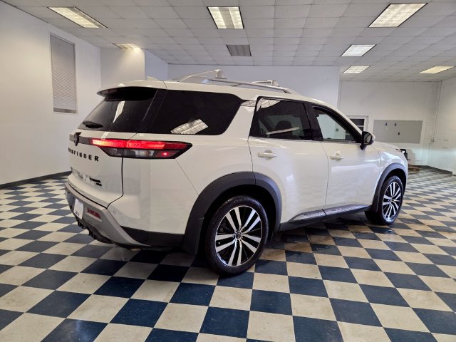 Used 2024 Nissan Pathfinder Platinum AWD/4WD image 8