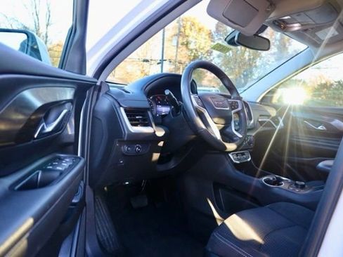 Used 2023 GMC Terrain SLE w/ Driver Convenience Package image 11