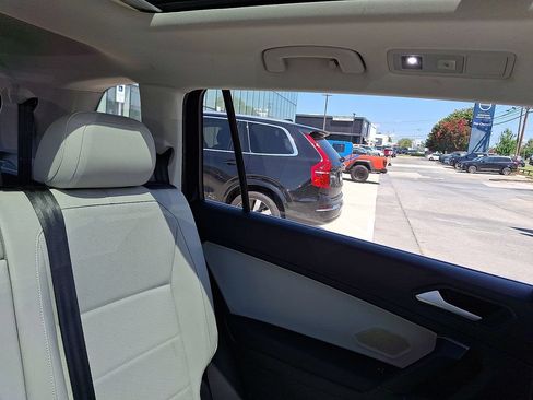 Used 2019 Volkswagen Tiguan SE w/ Panoramic Sunroof Package FWD image 14