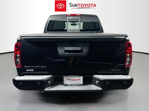 Used 2021 Nissan Frontier SV w/ Midnight Edition Floor Mats image 5