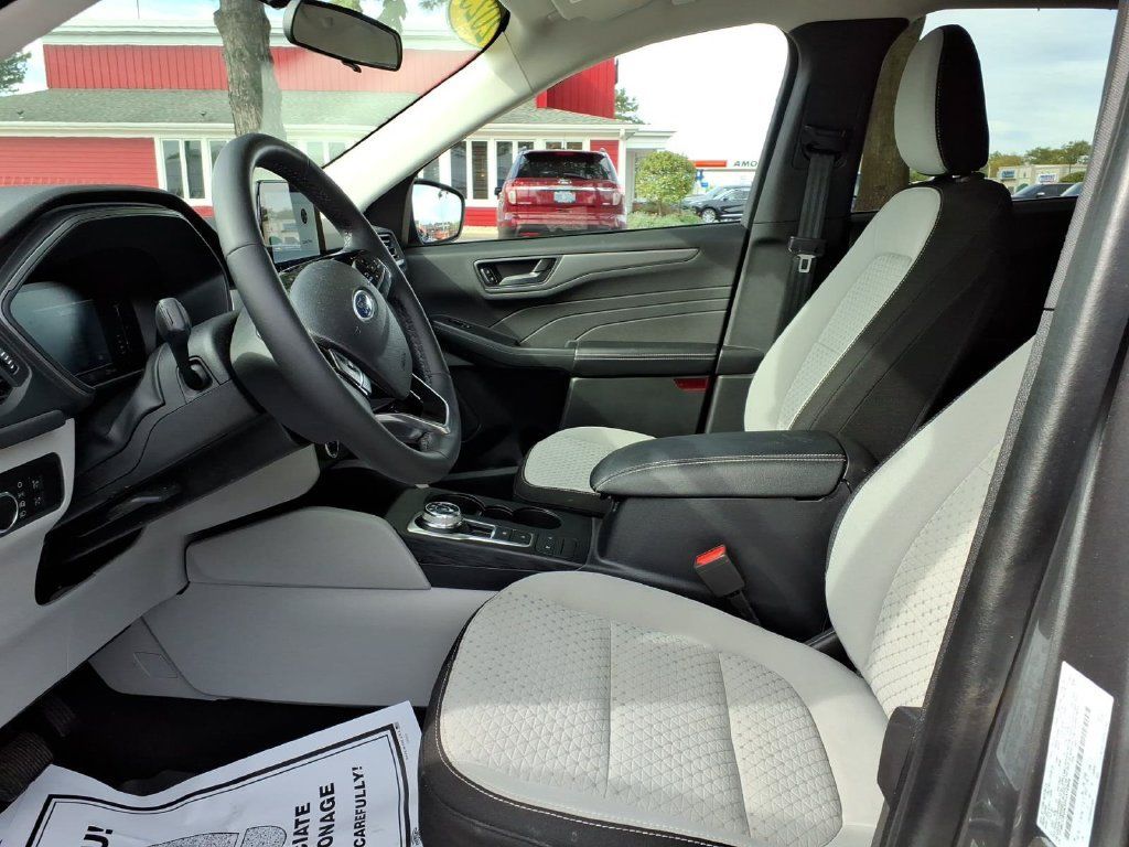 Certified 2023 Ford Escape Active AWD/4WD image 13