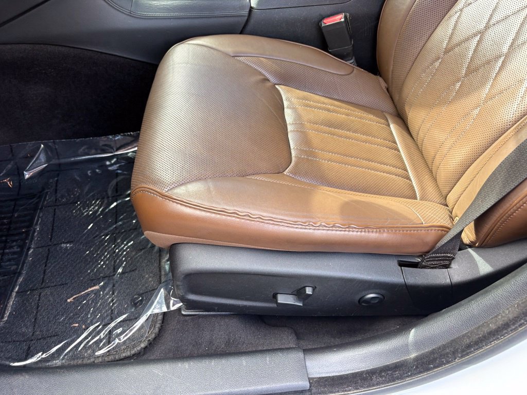 Used 2018 Chrysler 300 C w/ Sun, Sound & Nav Package RWD image 27