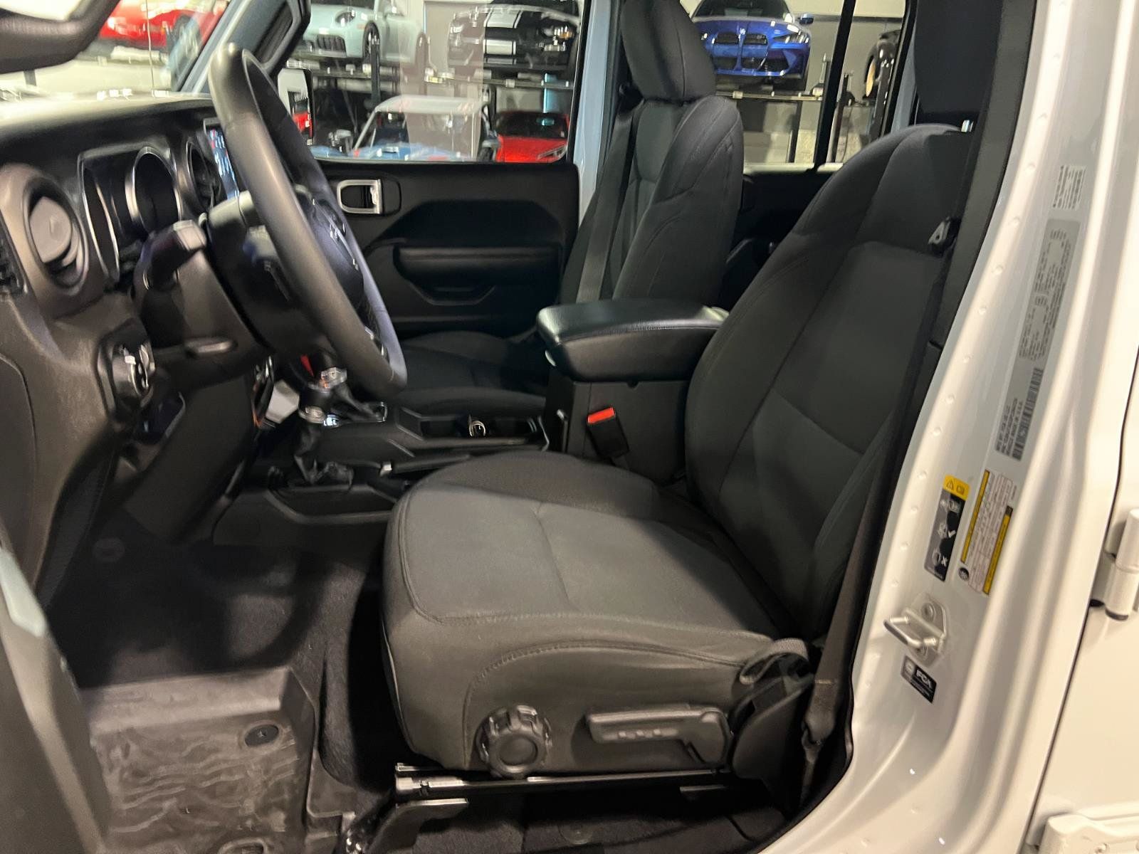 Used 2023 Jeep Gladiator Sport AWD/4WD image 9