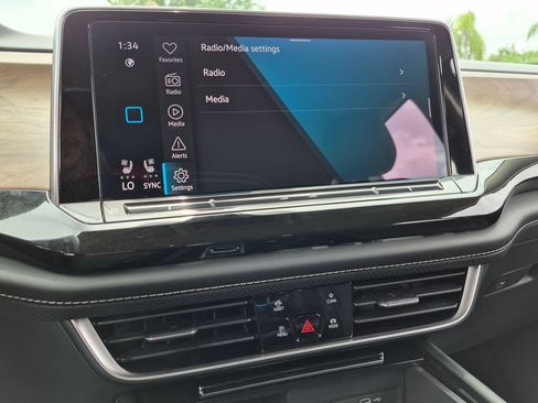 Used 2025 Volkswagen Atlas SE FWD image 17