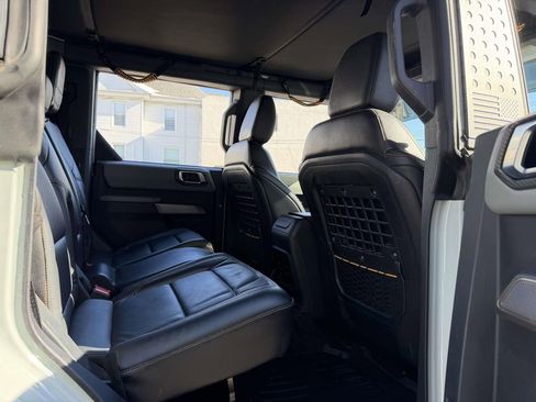 Used 2021 Ford Bronco Badlands w/ Sasquatch Package image 16