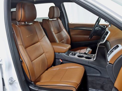 Used 2018 Jeep Grand Cherokee Summit w/ Platinum Series Group image 28