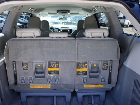 Used 2012 Toyota Sienna XLE image 10