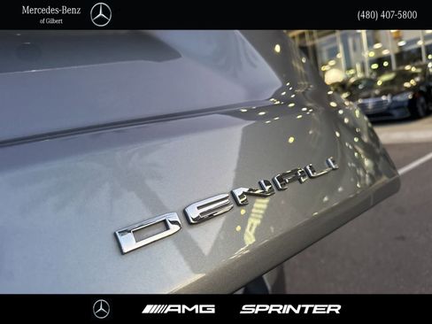 Used 2021 GMC Yukon XL Denali w/ Denali Premium Package image 5