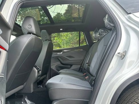 New 2026 Volkswagen Tiguan SE R-Line AWD/4WD image 18