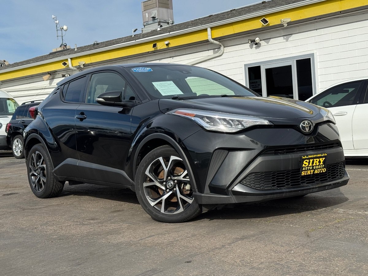 Used 2020 Toyota C-HR XLE FWD image 2