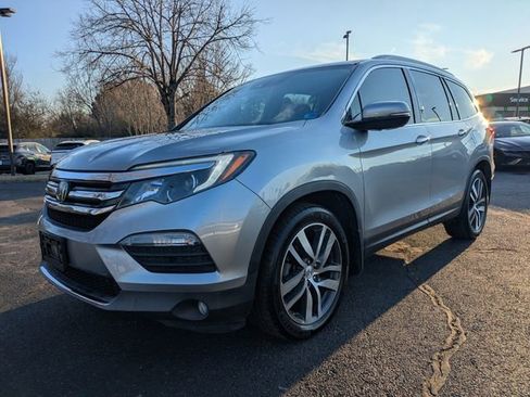 Used 2017 Honda Pilot Touring image 7
