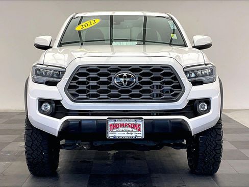Used 2022 Toyota Tacoma TRD Off-Road image 2