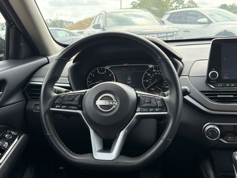 Used 2025 Nissan Altima 2.5 SR FWD image 23