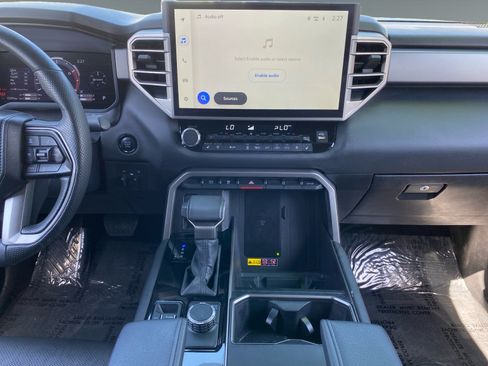 Used 2025 Toyota Tundra Limited AWD/4WD image 11
