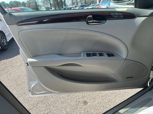 Used 2010 Buick Lucerne CXL FWD image 29