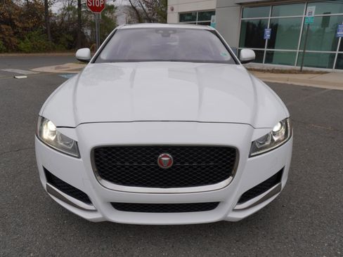 Used 2016 Jaguar XF Premium image 2