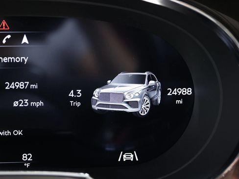 Used 2022 Bentley Bentayga AWD/4WD image 34