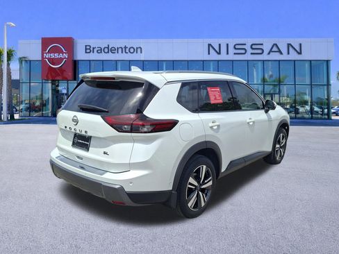 Used 2024 Nissan Rogue SL w/ SL Premium Package FWD image 5