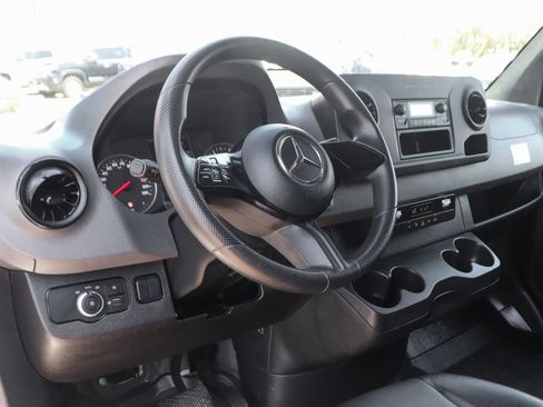 Used 2025 Mercedes-Benz Sprinter 2500 image 22