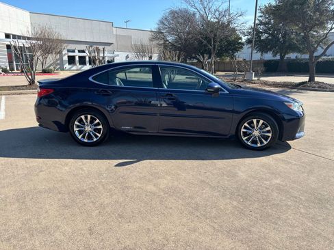 Used 2013 Lexus ES 300h image 4