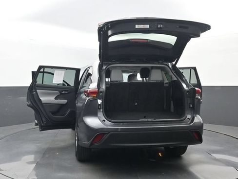 Used 2021 Toyota Highlander XLE FWD image 35