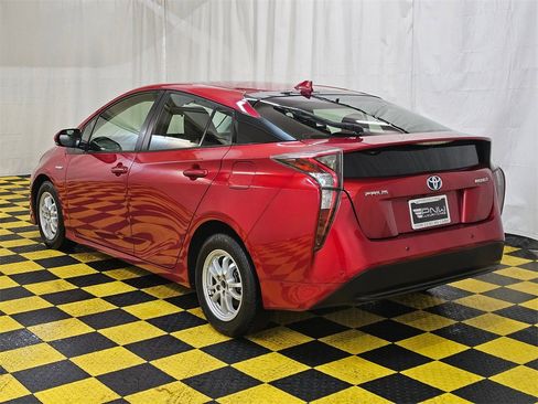Used 2018 Toyota Prius Three image 5