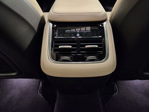 New 2025 Volvo XC90 B6 Core w/ Protection Package image 31