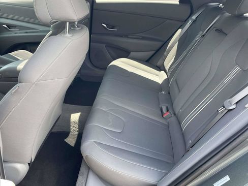 Used 2025 Hyundai Elantra SEL FWD image 9