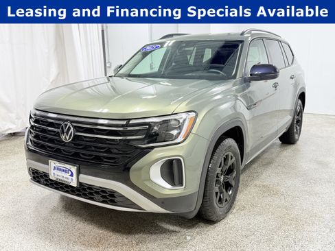Used 2025 Volkswagen Atlas Peak Edition SE image 3