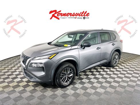 Used 2021 Nissan Rogue S image 3
