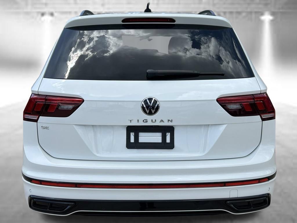 Certified 2023 Volkswagen Tiguan SE R-Line FWD image 5