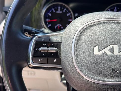 Used 2023 Kia Carnival EX FWD image 25