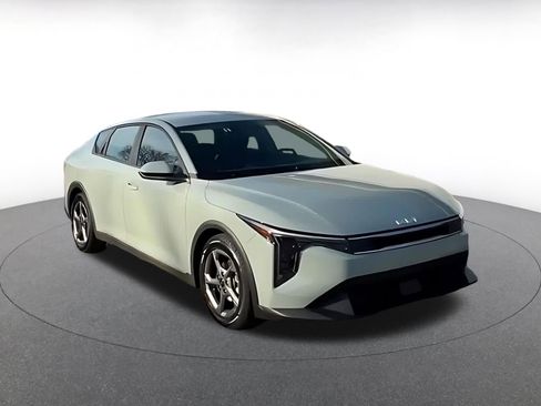 Used 2025 Kia K4 LXS image 3