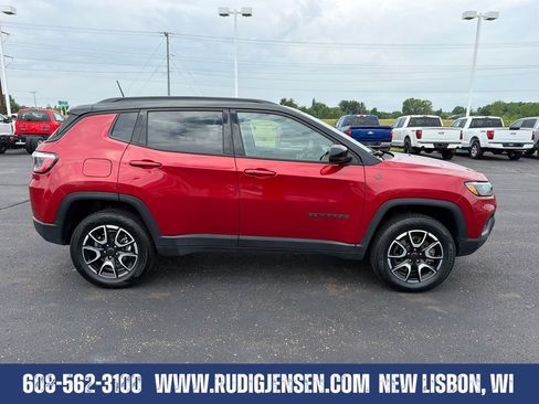 Used 2025 Jeep Compass Trailhawk AWD/4WD image 6