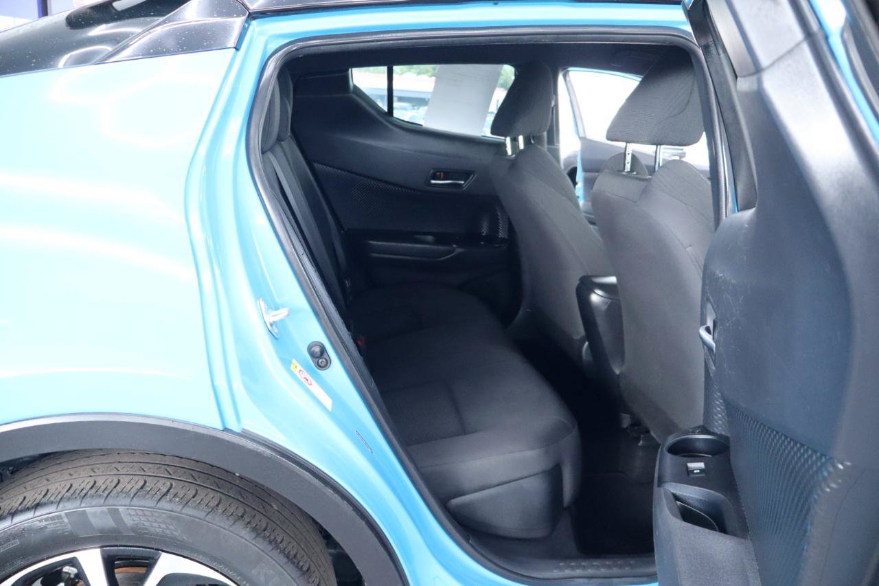 Used 2019 Toyota C-HR XLE FWD image 32