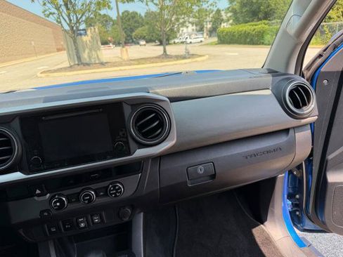 Used 2018 Toyota Tacoma SR5 RWD image 14