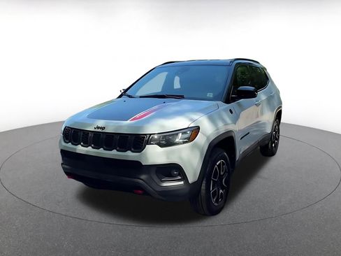 Used 2025 Jeep Compass Trailhawk AWD/4WD image 7