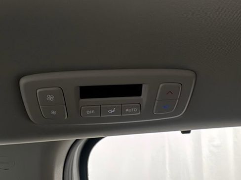 New 2026 Kia Carnival EX FWD image 39